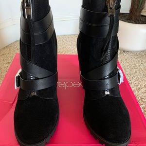 Shoe dazzle black bootie